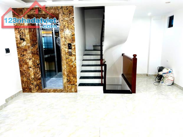 Nhà Đẹp, Gần Hồ, Phố Trần Hữu Tước, Đống Đa, 8 Tầng Thang Máy, MT 5m, Nhỉnh 13Tỷ. - 4