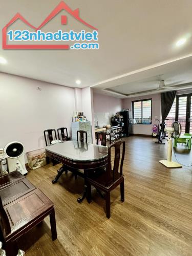 ⚜️ Bán Nhà Phố Hào Nam 62M2 7T MT 6 M, Chỉ 20 Tỷ Đống Đa Lô Góc ⚜️ - 4