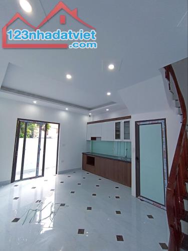 Bán nhà lô góc 30m2X4.5T, Cách cầu Đại Thành 1km, Oto đỗ - 1