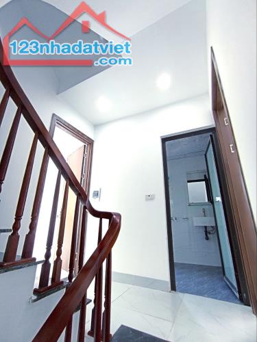 Bán nhà lô góc 30m2X4.5T, Cách cầu Đại Thành 1km, Oto đỗ - 2