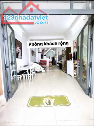 Khách có ô tô thì xem căn này ngay ạ nhà đẹp đúc 1 lầu đường 6m tân chánh hiệp