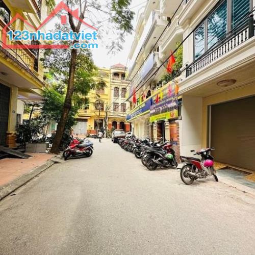 CỰC PHẨM. nhà Vạn Phúc 50m2, 5 TẦNG, giá 12 tỷ. THANG MÁY - VỈA HÈ - THANG MÁY - Ô TÔ - 2