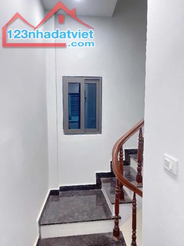 Đức Giang - Nhà nhỏ xinh 25m, gần đường oto 2 làn, sổ vuông đẹp, giá chỉ 3.x tỷ - 1