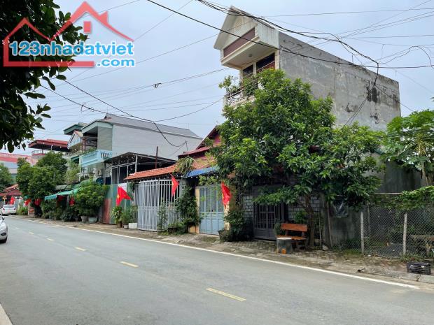 Bán nhanh 60 m2 P. Thống Nhất, Thành phố Hòa Bình, ô tô vào đất  Gần Đường An Dương Vương - 1