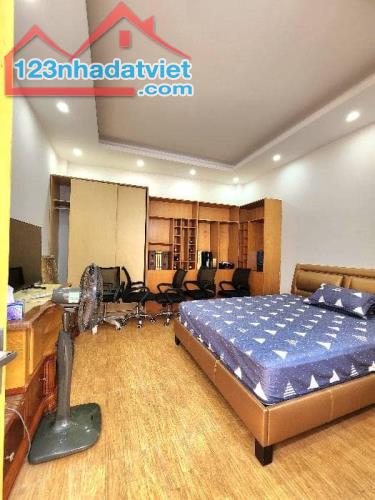 Bán Nhà Nguyễn Chí Thanh 40M2 5T 9 Tỷ, Dân xây chắc chắn, Ngõ thông Kd, Sát Ô tô Tránh đỗ