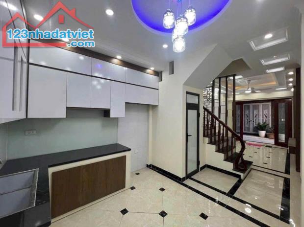 CC bán nhà tổ 15 Yên Nghĩa. 4 tầng (33m²), giá 3.3 tỷ. 50m ra đường ô tô - 0966929600