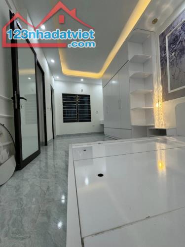 CC bán nhà tổ 15 Yên Nghĩa. 4 tầng (33m²), giá 3.3 tỷ. 50m ra đường ô tô - 0966929600 - 1