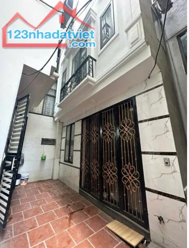 CC bán nhà tổ 15 Yên Nghĩa. 4 tầng (33m²), giá 3.3 tỷ. 50m ra đường ô tô - 0966929600 - 4