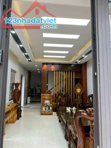 🏡 NHÀ ĐẸP 3 TẦNG 3 MÊ- CĂN GÓC 2 THOÁNG KDC -HOÀ XUÂN -ĐÀ NẴNG- 183m - Ngang 9.5m.