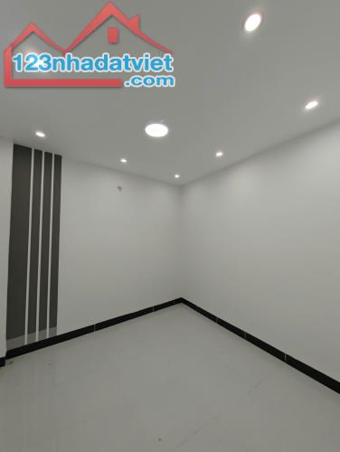 cho thuê nhà hẻm 11 đa khoa trung ương 82m2 3pn lộ thông thoáng giá 6tr/tháng - 2