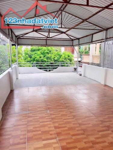 Bán nhà 2,5 tầng view Hồ thoáng mát quanh năm. phố Đặng Quốc Chinh, thành phố Hải Dương - 2