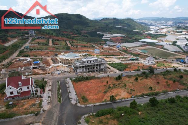 VILLA 3 tầng cắt lỗ vị trí đẹp gần khu du lịch Langbiang  thích hợp làm kinh doanh - 3