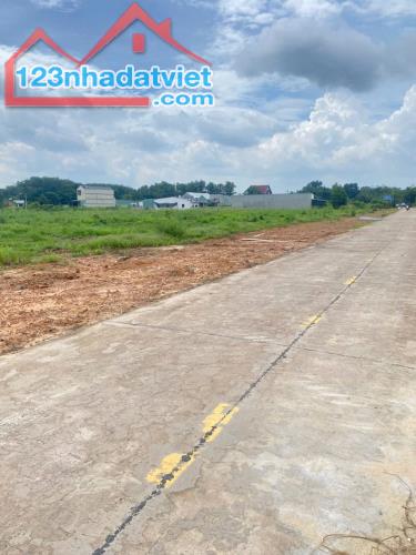 CẦN TIỀN NUÔI BÒ BÁN 3600M2 ĐẤT MT TỈNH LỘ SÁT CHỢ, TRƯỜNG HỌC DÂN ĐÔNG GIÁ 170 TR