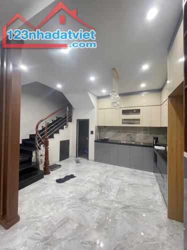 SIÊU HIẾM! NHÀ VĂN CAO 41m² – 3 TẦNG, MẶT TIỀN 5.4m – GIÁ 6.7 TỶ, NHANH TAY SỞ HỮU!