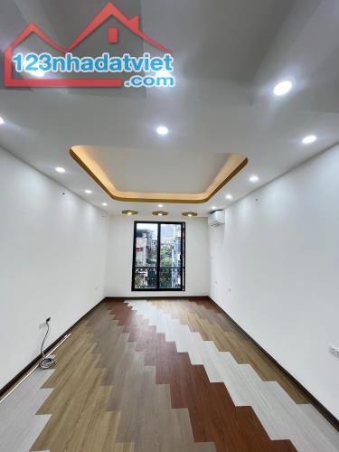 HUỲNH THÚC KHÁNG - DT50M2 X7T - MT 4M -15,3 TỶ- PHÂN LÔ VỈA HÈ - Ô TÔ TRÁNH - 3