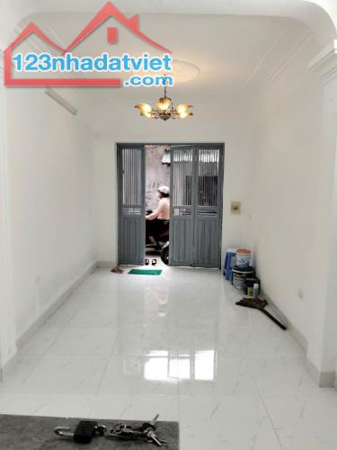 ĐỊNH CÔNG THƯỢNG 26M, 2T, MT3M, LÔ GÓC, GẦN PHỐ, CHÀO 2,3 TỶ.