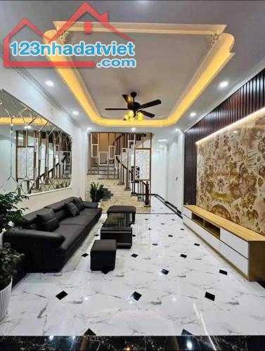 Bán nhà Tây Mỗ, Nam Từ Liêm 40M 4 Tầng,5p ngủ, nội thất đẹp giá 4.6 tỷ