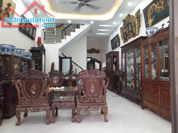 DUY NHẤT, NGÕ 175, LẠC LONG QUÂN, CẦU GIẤY-KD-GARA: 77M X4T,MT 4,5M, GIÁ 18,5 TỶ - 3