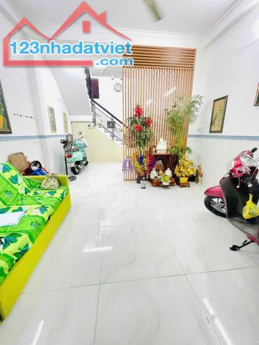 NHÀ 2 TẦNG - LÊ VĂN QUỚI - HẺM XE HƠI - CHỈ HƠN 3 TỶ