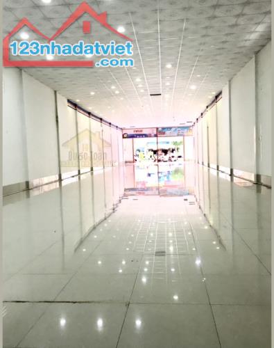 Cho thuê showroom mặt tiền đường Nguyễn Văn Cừ dt rộng - 2