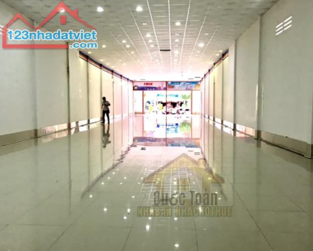 Cho thuê showroom mặt tiền đường Nguyễn Văn Cừ dt rộng - 3