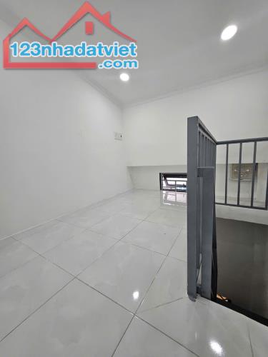 Bán nhà quận 4  hẻm ba gác - nhà đẹp vô ở ngay - 5