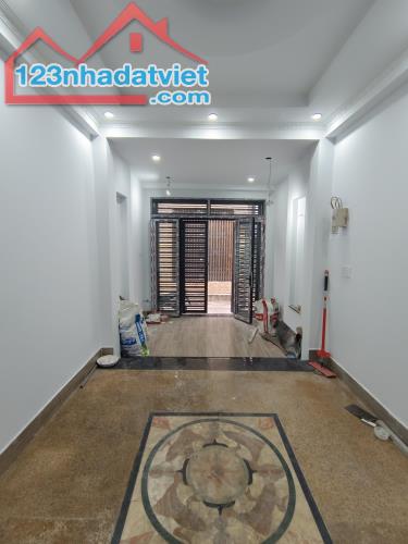 Bán nhà Bình Tân, đường Trương Phước Phan, hẻm xe hơi, 44m2, 2 lầu, chỉ 3.x tỷ, hiếm - 3