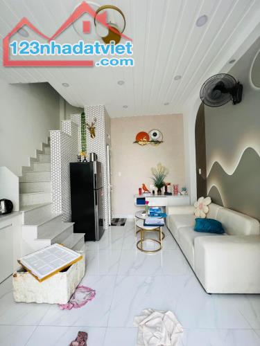 Bán nhanh căn Phổ Quang, P1, Q. Tân Bình hẻm ô tô/2tỷ750tr