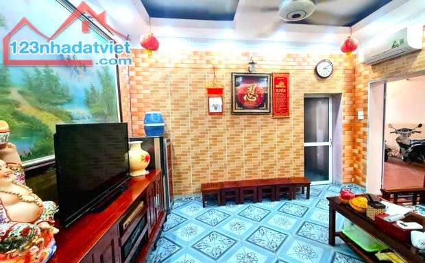 Bán đất Hoàng Mai 110m2 - 1 nhà ra Mặt Phố - 2 thoáng vĩnh viễn - 5