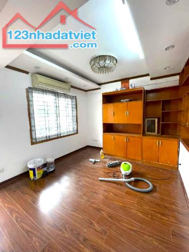 Bán nhà Mặt Phố Q. Ba Đình 70m2 - Vỉa hè 3m - Giá rẻ - 1