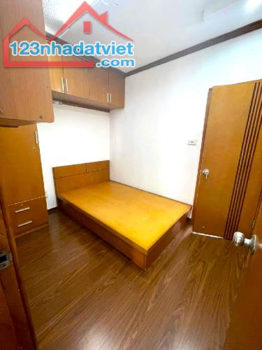 Bán nhà Mặt Phố Q. Ba Đình 70m2 - Vỉa hè 3m - Giá rẻ - 2