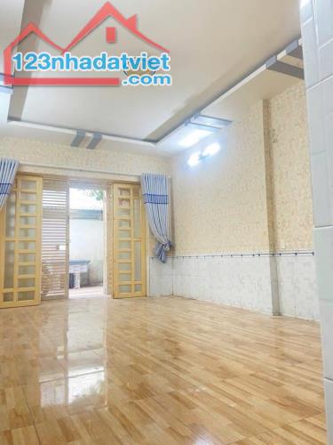 BÌNH TÂN NGAY CHỢ GÒ XOÀI - 40M2 - 2 TẦNG MỚI ĐẸP - HẺM XE HƠI GẦN MẶT TIỀN CHỈ HƠN 3 TỶ - 2