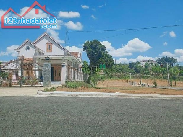 SANG LỖ 1000M2 ĐẤT VƯỜN MT ĐƯỜNG 24M CẠNH CHỢ ỦY BAN DÂN CƯ ĐÔNG GIÁ 190 TRIỆU