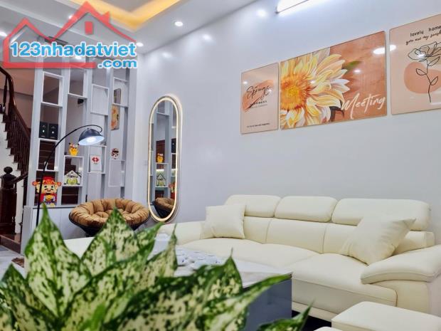 Chỉ nhỉnh 8 tỷ có nhà đẹp 42m2*6T, mt 3.8m Lê Đức Thọ,ô tô, kd, sổ vuông đẹp.