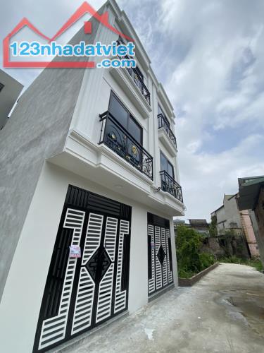 Bán nhà 3 tầng, 33m2, giá 2.08 tỷ, 10m ra đường ô tô, gần cầu Mai Lĩnh. 0966929600