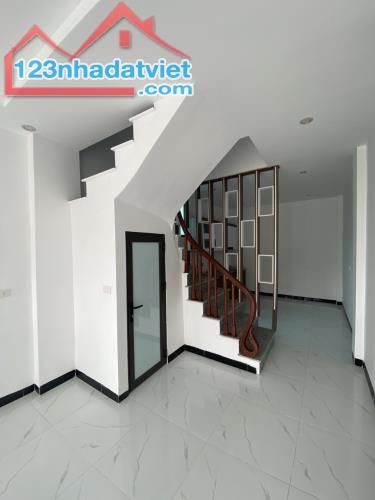 Bán nhà 3 tầng, 33m2, giá 2.08 tỷ, 10m ra đường ô tô, gần cầu Mai Lĩnh. 0966929600 - 2