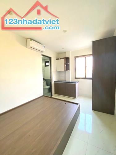 Bán Tòa nhà CHDV Minh Khai 70m2- 7 tầng thang máy - Gần ô tô - 2