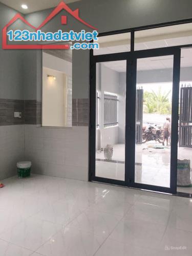 Nhà hoàn thiện mới tinh 196m2 ngay thị xã Trảng Bàng giá 600TR - 2