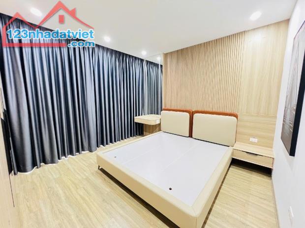 Bán nhà đường Giáp Bát. Diện tích 50m2, nhà phân lô, ô tô, kinh doanh, giá 9 tỷ - 5