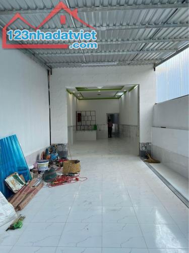 Bán Gấp Nhà Mới Xây Leng Keng ở Củ Chi. DT 150m2. Giá 720 Triệu. Sổ Hồng Riêng