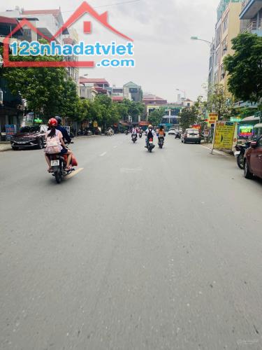 Bán đất đấu giá Mặt phố Bà Triệu. Vị trí KD BẤT CHẤP 24/7, SẦM UẤT NHẤT KHU. LH 0982693883 - 2