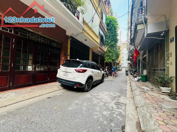 Bán Nhà Đường Hoàng Quốc Việt DT 35m2 mặt tiền 4m Giá 9.75 tỷ