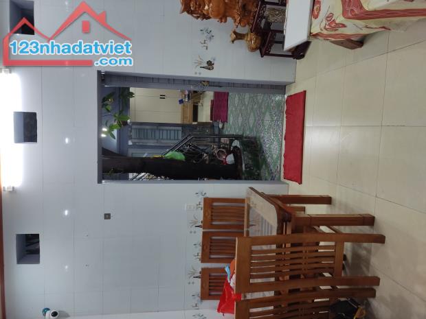 Bán nhà 2 tầng diện tích 116m mặt đường chợ Hàng - 2