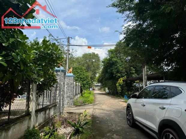 5389m2 đất, có thổ cư, 2 mặt tiền đường + suối, có thương lượng