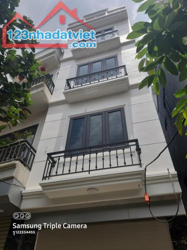 A chung bán nhà đẹp trịnh văn bô - dt 38m2 xây 4 tầng - giá 4,7ty