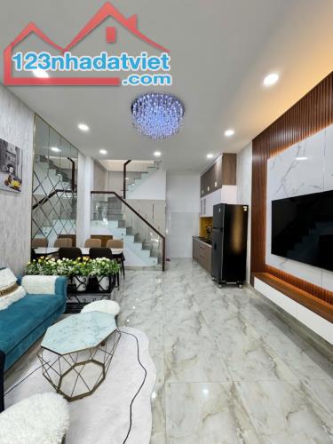 NHÀ SÁT HẺM XE HƠI TRƯỜNG SA PHÚ NHUẬN, THÔNG HUỲNH VĂN BÁNH 32M2, VÀO Ở NGAY, NHỈNH 6 TỶ