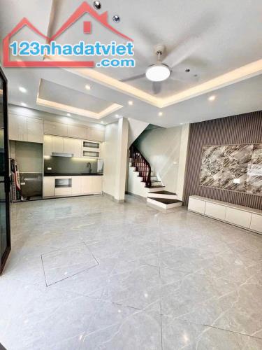 cần bán nhà Đông La - Hoài đức 32.6m2 5 tầng 3 ngủ ,p.thờ + sân phơi giá 3,65 tỷ sẵn sổ cc - 3