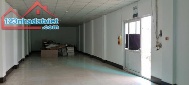 Cho thuê xưởng mặt đường Nguyễn Tất Thành, Tích Sơn, dt 800m2 - 3