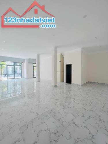 Nhà phố 96m2 hoàn thiện có thang máy 25triệu - 0903257578