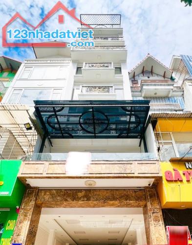 Bán tòa Building VP phố Hoàng Quốc Việt, 68m2, mặt tiền 5.4m, chỉ 37 tỷ